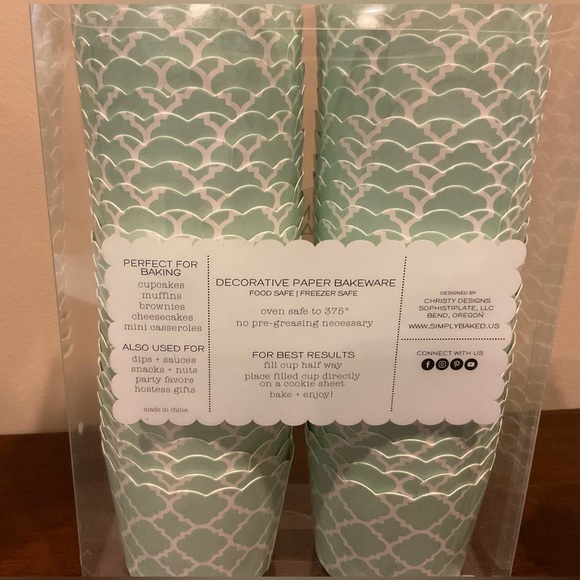 2 New Packages of Baking Cups - Aqua & White - Picture 3 of 3